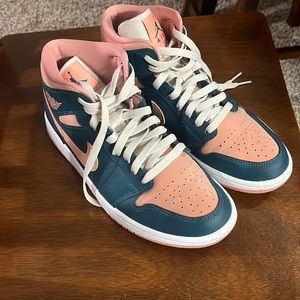Great condition-8.5 Womens Air Jordan 1
